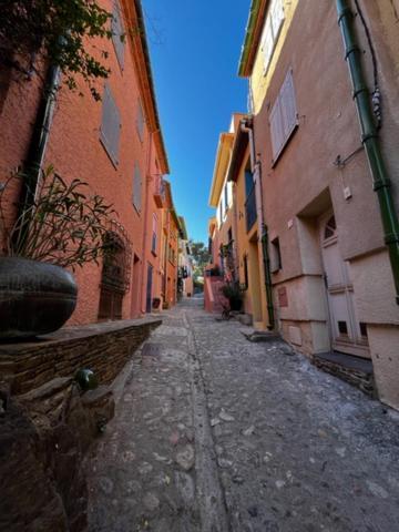 Dans Le Quartier Recherché Du Mouré *